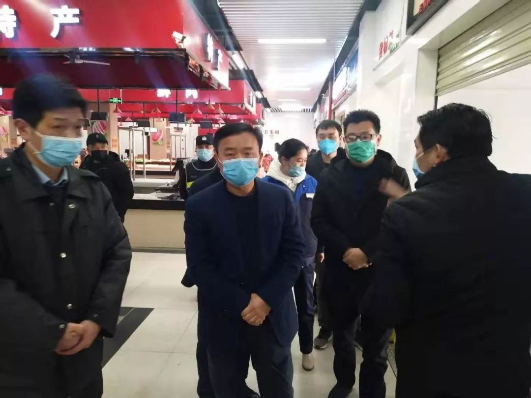 【众志成城 防控疫情】甘贤武深入超市,农贸市场,药店等地实地检查