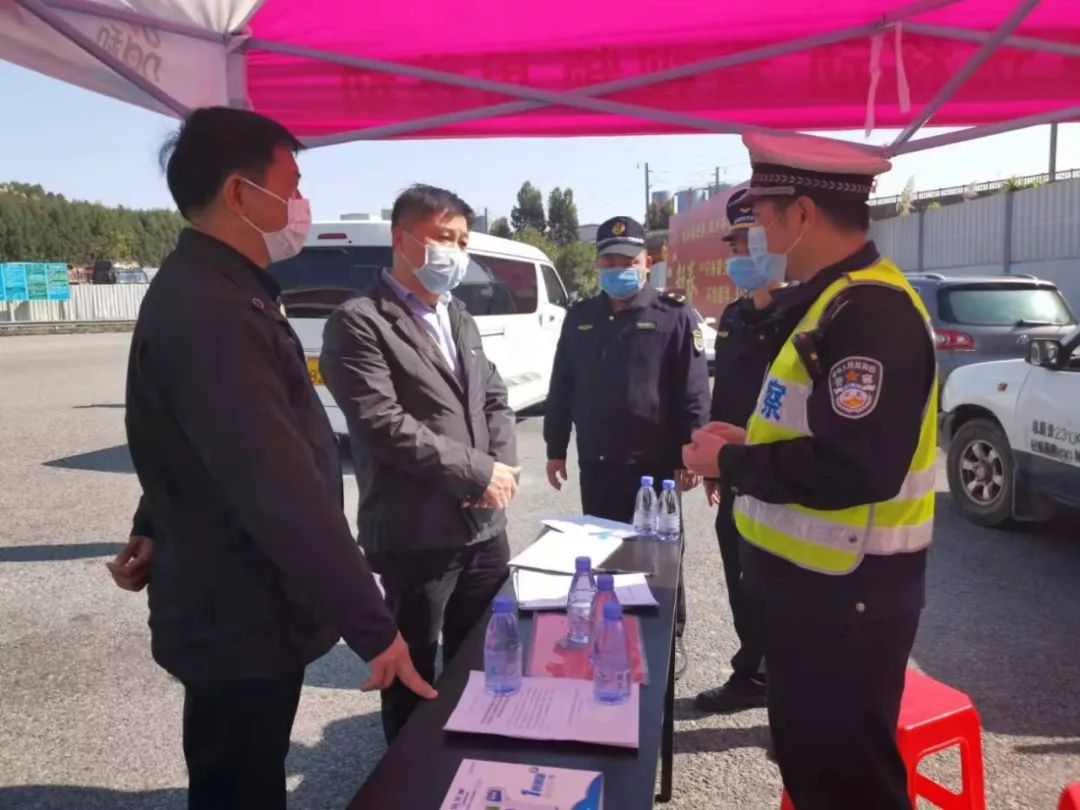 市交通运输局领导带队检查各高速公路出口交通卫生防疫检查站.