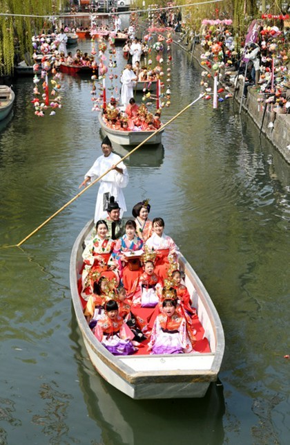 日本水鄉柳川舉行女兒節水上巡遊活動 國際 第1張