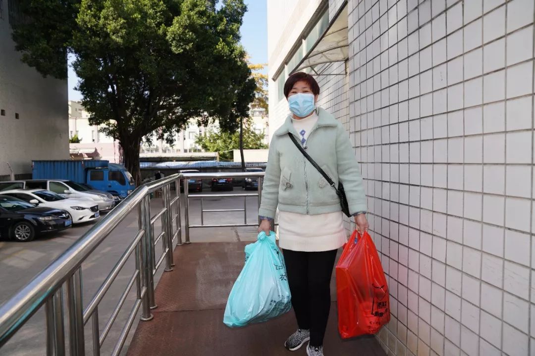 治好了广州首例型冠状病毒感染的肺炎治愈患者今日出院