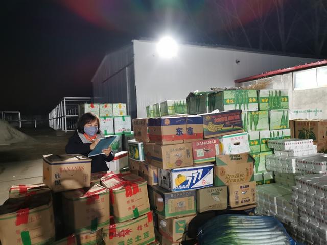 日供28家门店百余吨蔬菜 北京家乐福采购不眠不休的72小时-锋巢网