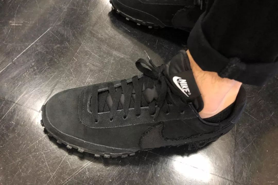 质感出众！Black CDG x Nike Waffle Racer 2 曝光！