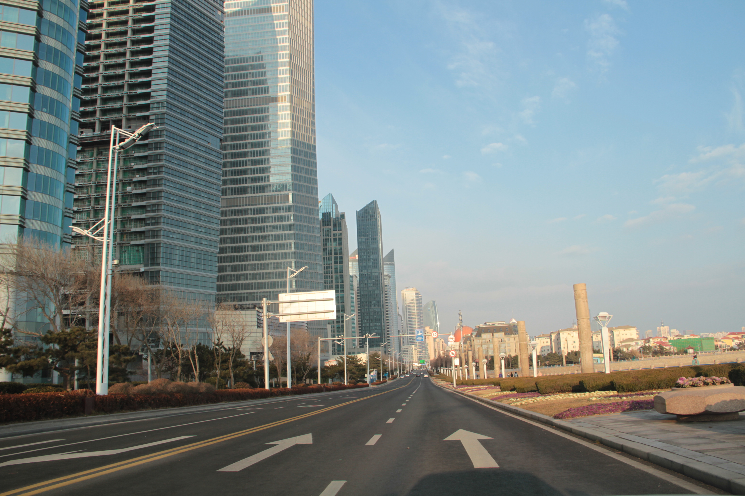 预计2月1日,2月2日青岛将迎来一波返程高峰,届时各区道路车辆增多.