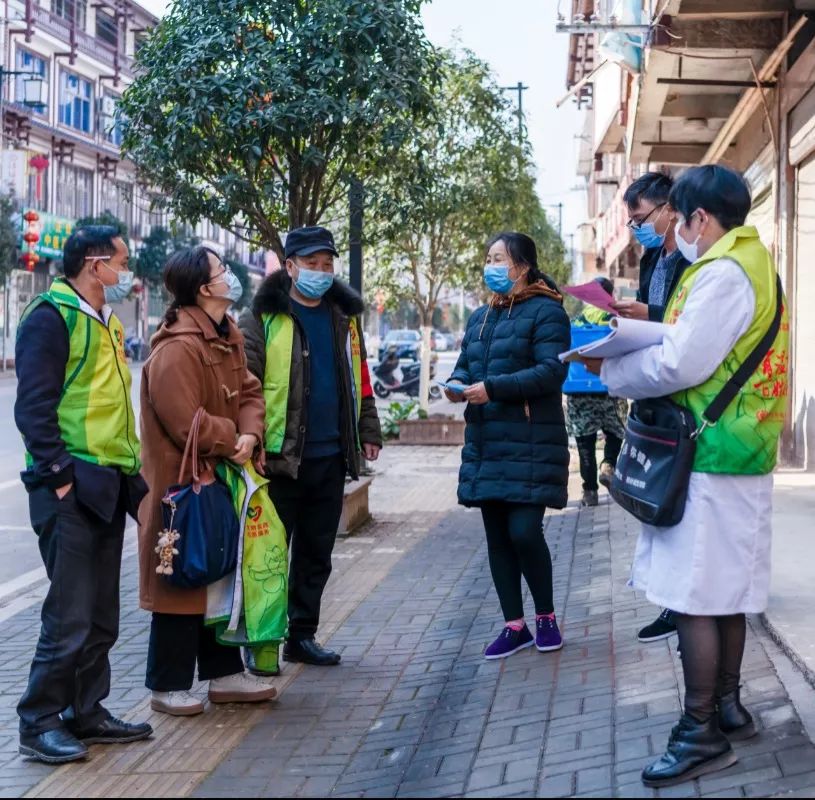 返乡人口摸排_农民工返乡图片