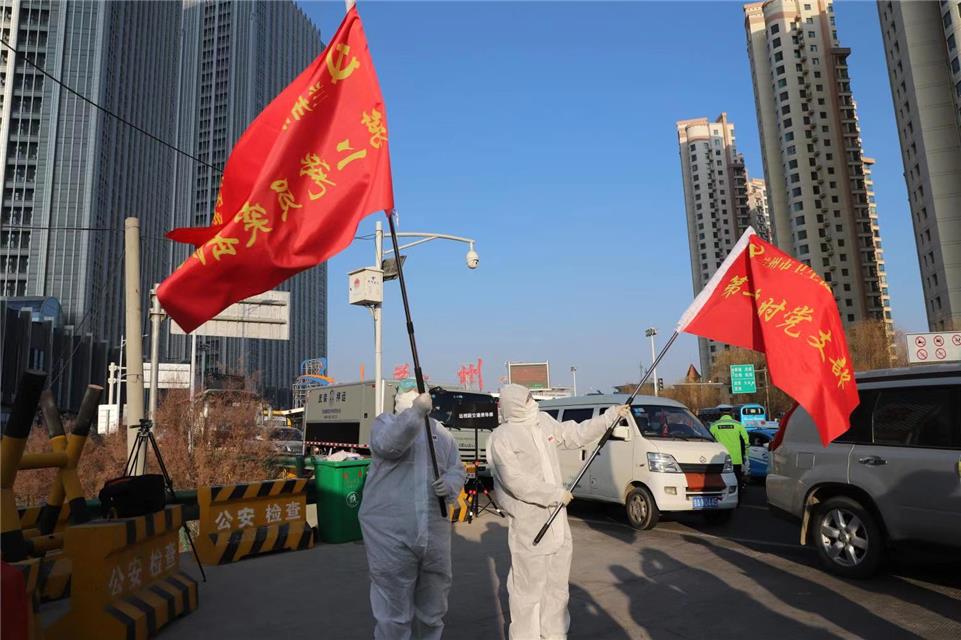 哪里有危险,哪里就有共产党员;哪里有困难,哪里就有党旗飘扬.