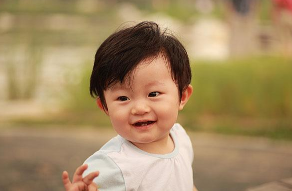 『莹莹育儿』医生点名：3种零食打死也别给娃吃，积食又上火，家长还不当回事