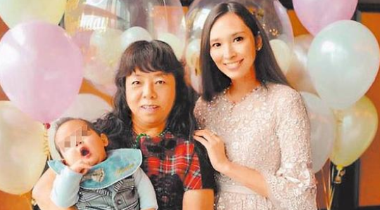 吴佩慈分享产女喜讯，七年生四胎，被网友调侃生孩子是她的工作