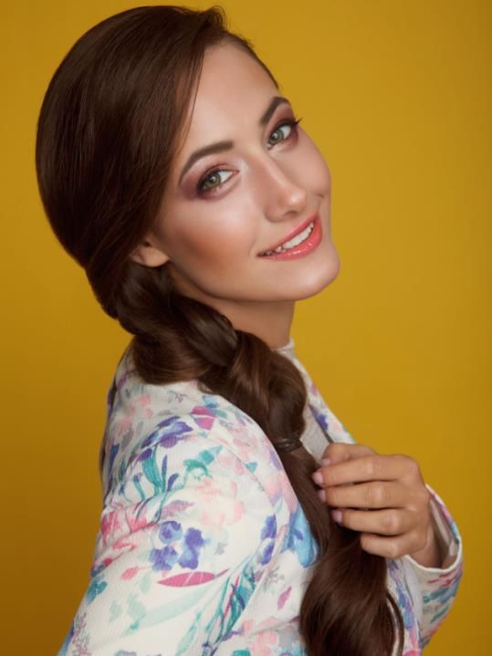 《囧妈》俄罗斯大妞娜塔莎走红!扒扒徐峥囧系