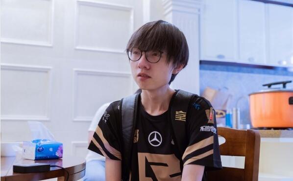 Mlxg排位偶遇小孩Kid,却遭圣枪哥暴打,最后气得直接下播