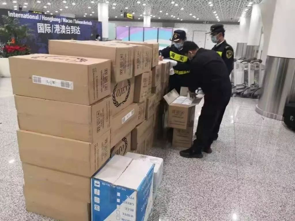 套中人口罩机_戴口罩的卡通图片(2)