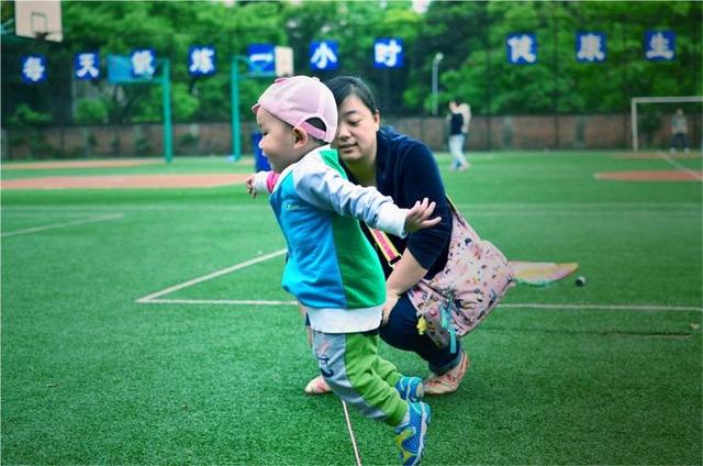 靓妈美娃：每天早晨这个点叫醒孩子，难怪孩子是“矮个子”，家长别不重视