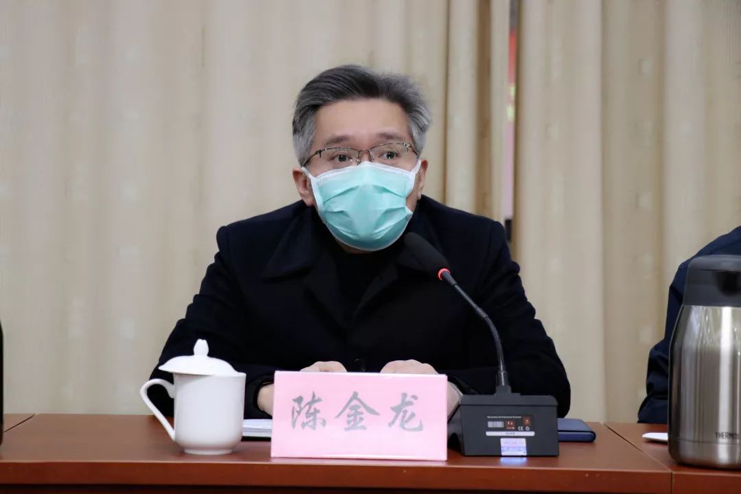 镇党委书记陈金龙,镇长陆剑峰等三套班子全体领导出席,镇疫情防控工作