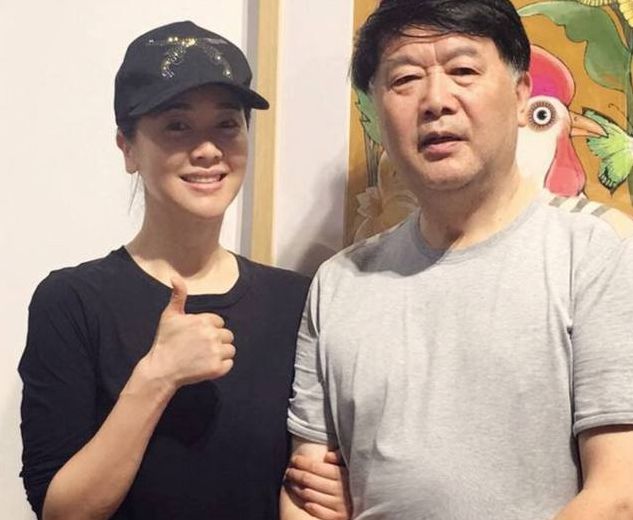 左小青全家近照,原来老公是他,女儿是美人坯子