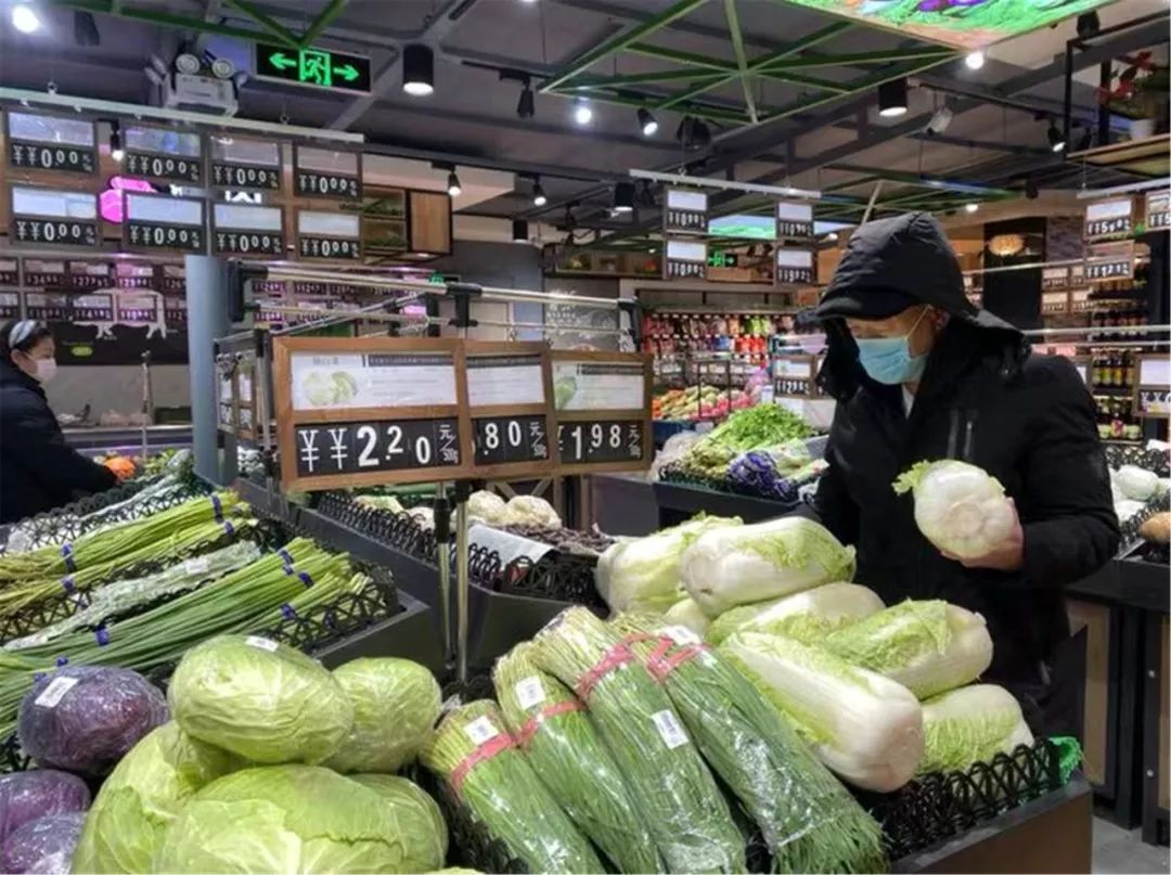 疫情防控期间乌兰浩特市各大超市货丰价稳