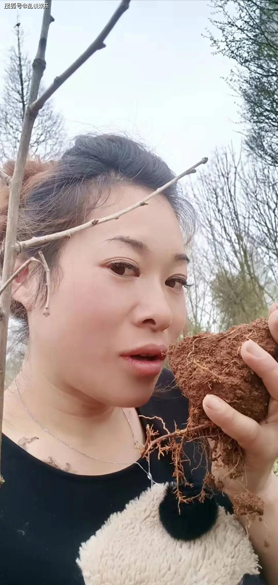 中年女人虽没有当年的青春靓丽却充满着成熟的风韵