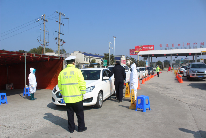 常德交警柳叶湖大队:"抗击疫情 春节保畅"两不误