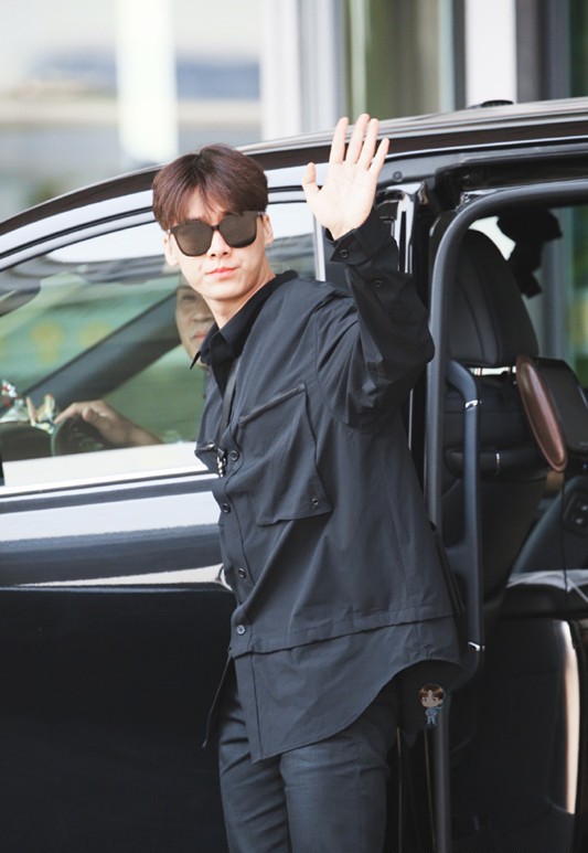 现身机场的7位明星:肖战王一博易烊千玺,你最