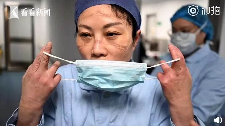 如何穿戴成人纸尿裤 318ebf8c5ee34d3b9357e7462950d179.jpeg