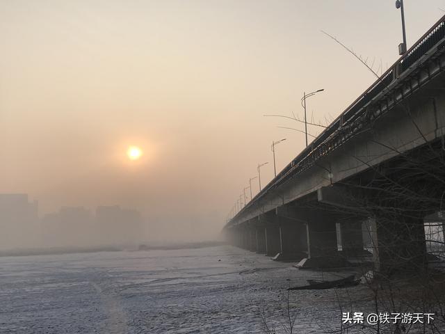 哈尔滨,今晨"雾"弥漫松花江上