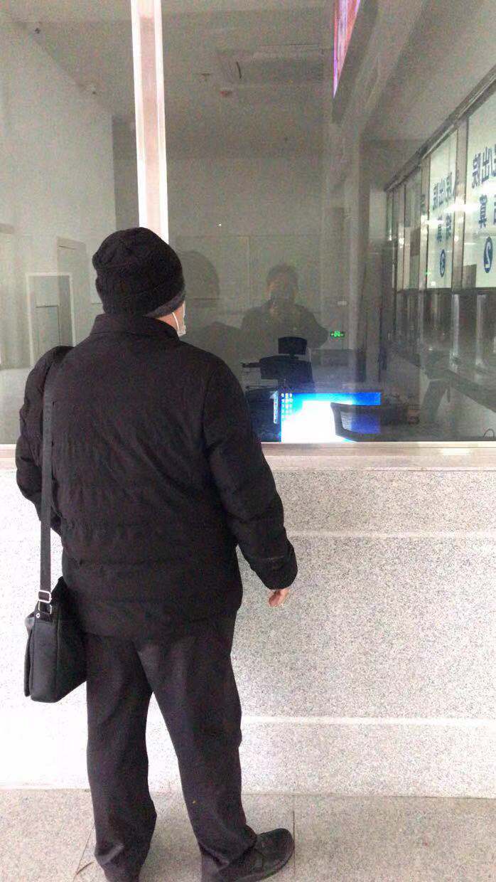 中心熊细军,徐李勇到丰城市河洲街办和段潭乡镇府抢修政府视频专线,以