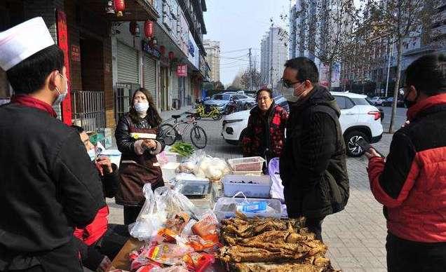 餐饮企业无奈卖蔬菜，账上几个亿的行业龙头都快扛不住了