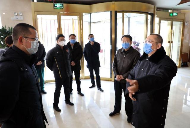 于长辉"四不两直"检查疫情防控:确保措施落实无死角