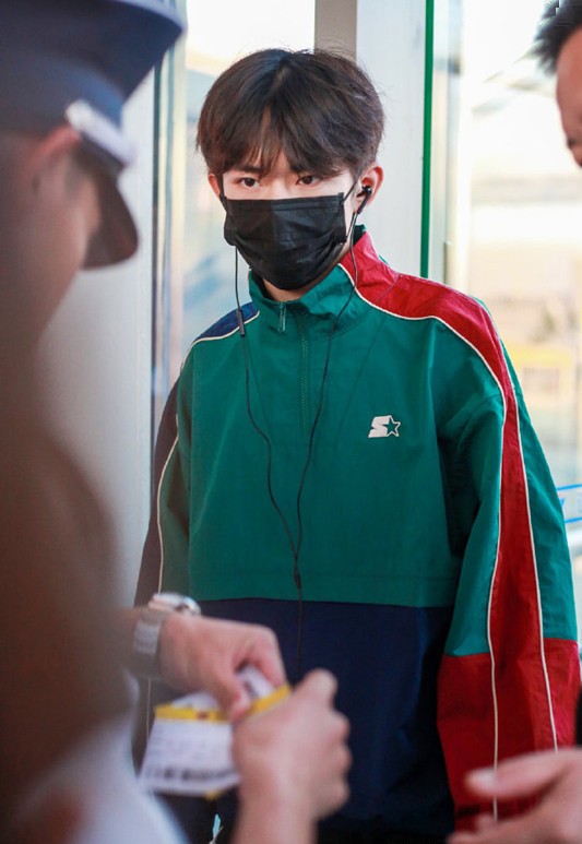 现身机场的7位明星:肖战王一博易烊千玺,你最