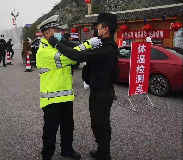 原来你也在这里!贵州民警抗疫一线偶遇父亲