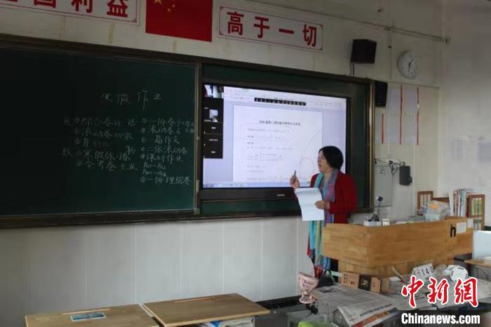 抗疫学习两不误老师在线授课实现“停课不停学”