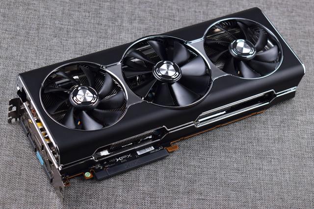 让navi10火力全开xfxrx5700xt海外三风扇版开箱试玩体验