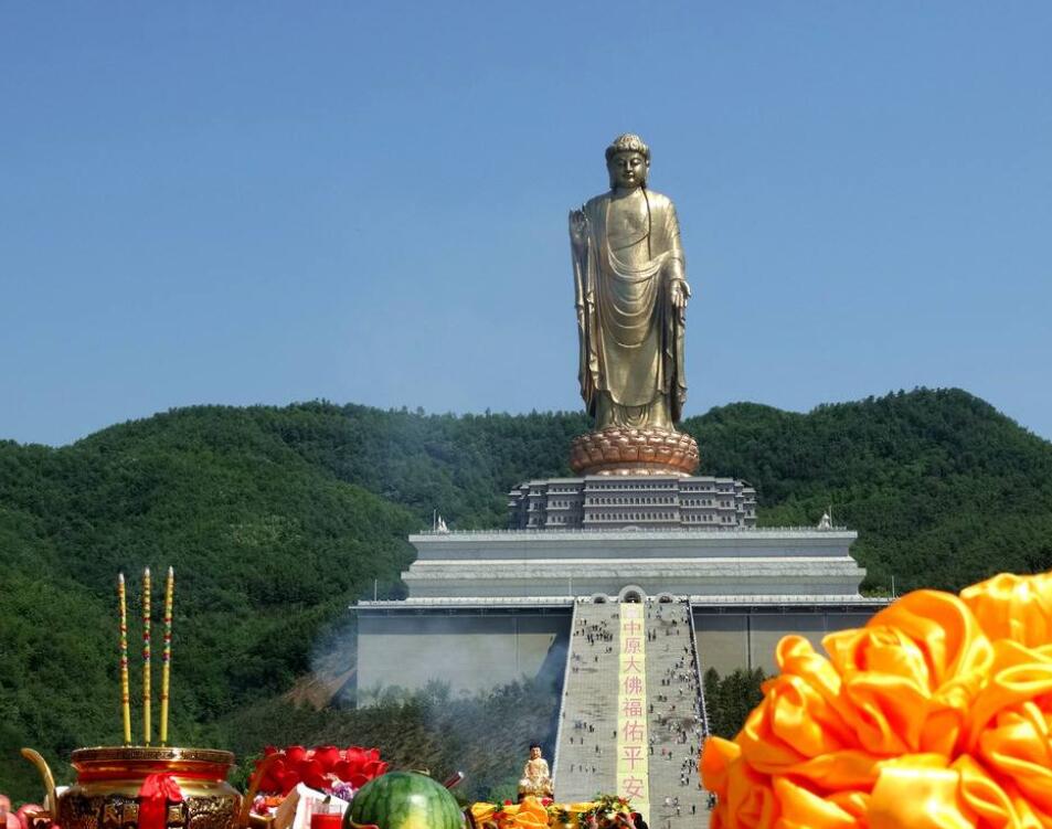 河南世界第一高中原大佛,建了10年投资10多亿,如今抱佛脚要50元