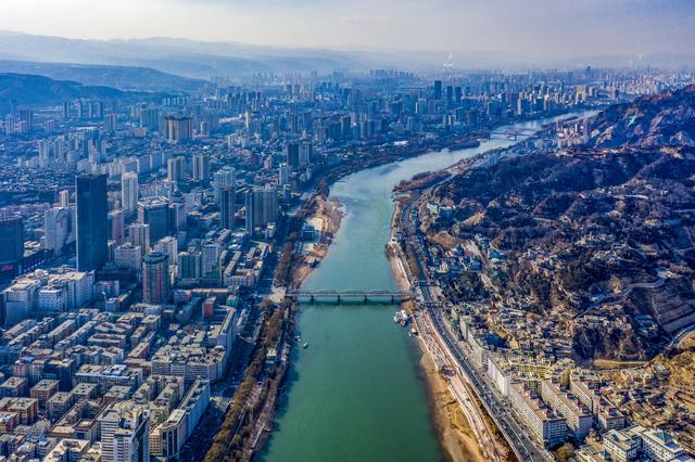 空中航拍黄河和中山铁桥,兰州市貌