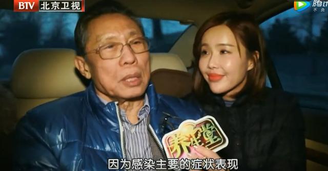 女主持人采访钟南山全程迷之表情网友唐僧掉进女儿国