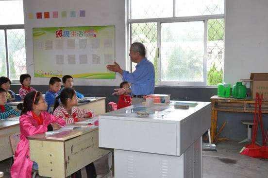 原创小学生数学题“11-4=7”被判错，老师亮出“标准答案”，家长怒了