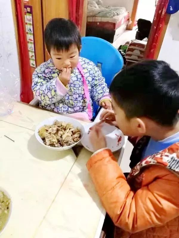 「视听天门」【一线实拍】泪目！抗疫医生和他的孩子们
