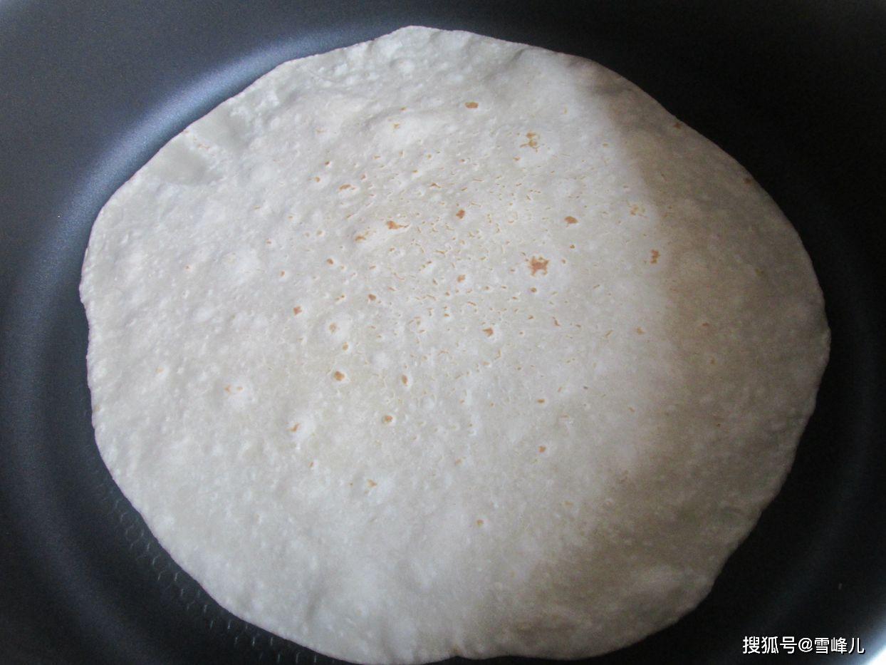 烙春饼有人用热水,有人用冷水,都不对!教你正确