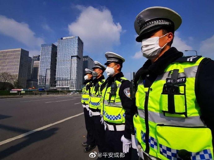 成都交警温馨提示:疫情防控期,逾期未换证未年检等不予处罚