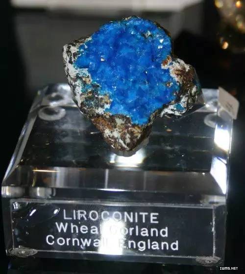 巴基斯坦的海蓝宝石澳大利亚的赤铅矿中国的粉色方解石阿富汗的电气石