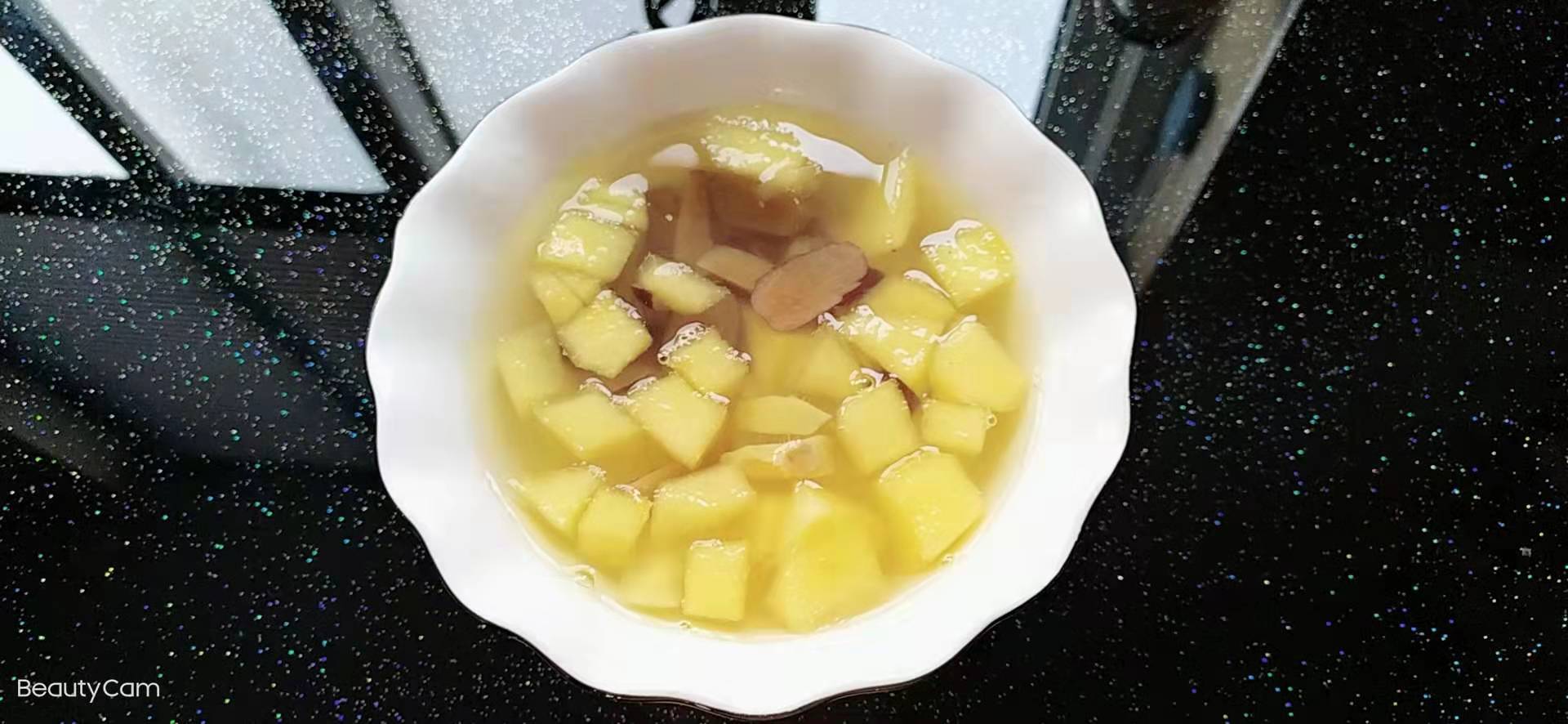 苹果加生姜煮水 cd82a8bcdf9441eabb5f3a3fdcab5655.jpeg