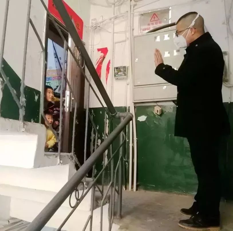 「视听天门」【一线实拍】泪目！抗疫医生和他的孩子们