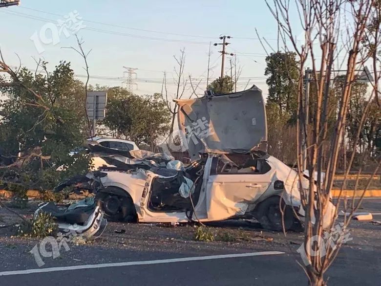 嘉善惨烈车祸!飙车 超速 闯红灯…撞得一塌糊涂!网友:起码两百码