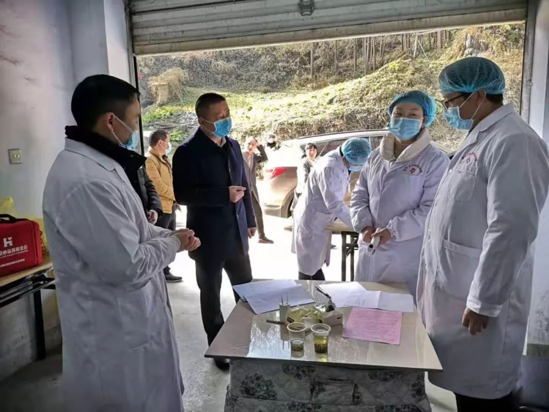 镇巴疫情防控一线他们和你在一起
