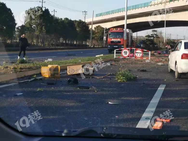 嘉善惨烈车祸!飙车 超速 闯红灯…撞得一塌糊涂!网友:起码两百码