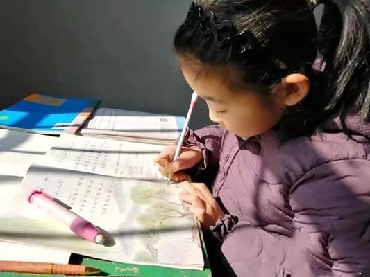 原创小学生数学题“11-4=7”被判错，老师亮出“标准答案”，家长怒了