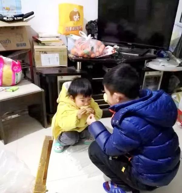 「视听天门」【一线实拍】泪目！抗疫医生和他的孩子们