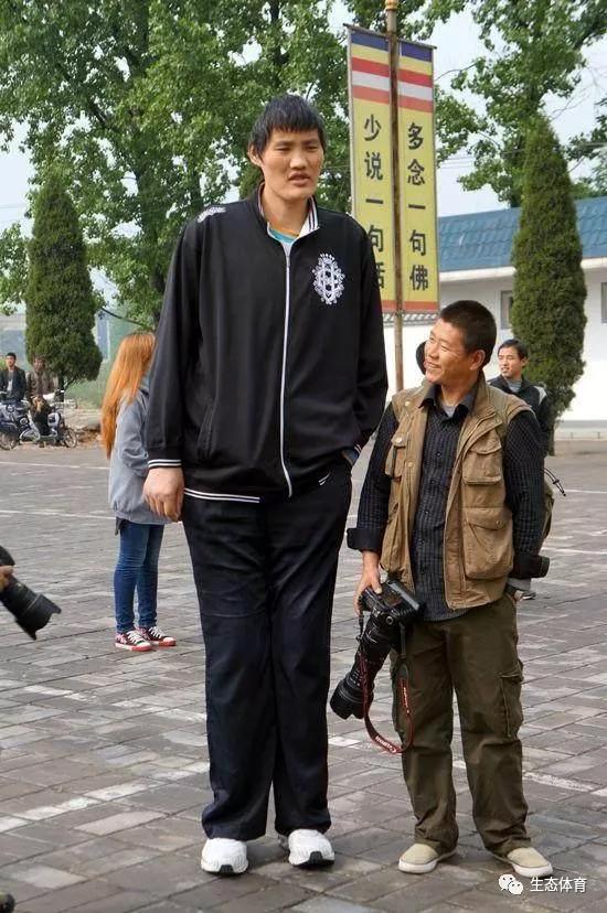 中国八大巨人,姚明2米26无法上榜_身高