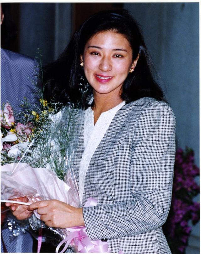 雅子：精通六国语言，哈佛毕业却在深宫走向抑郁，为爱隐忍太伟大_日本