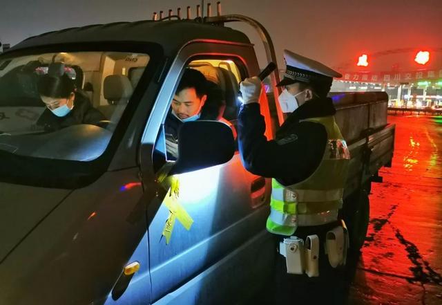 抗击疫情，摄影人在行动，镜头下的感人瞬间