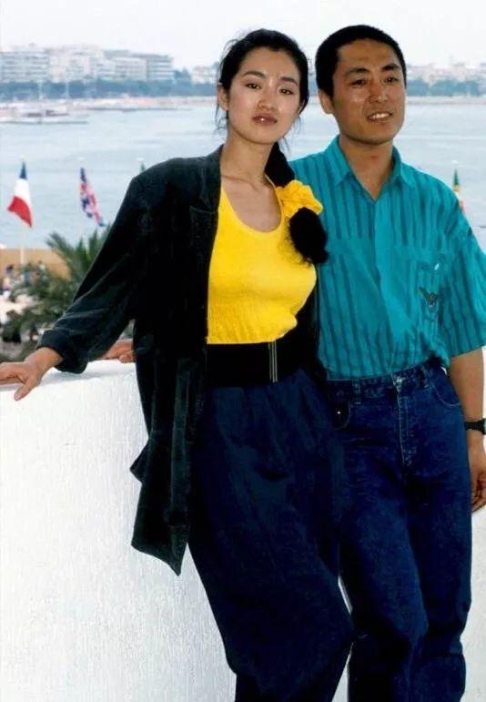 但那份感情却止于8年,当时的张艺谋不愿意给巩俐一纸婚约,而女生觉得