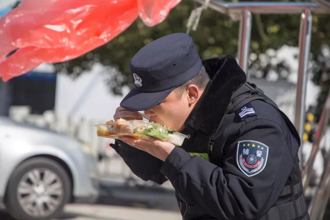 送老人口罩_老人戴口罩